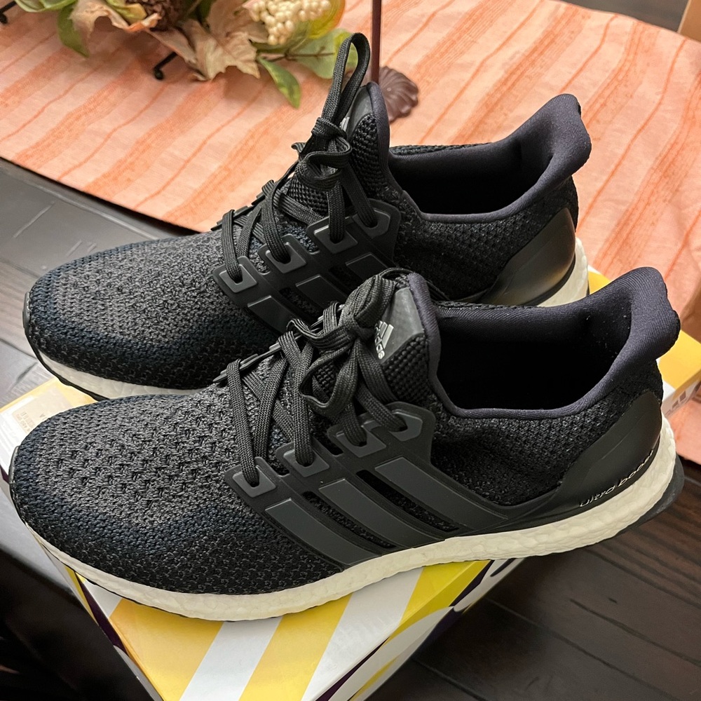 Men’s Adidas size 9 Ultra Boost